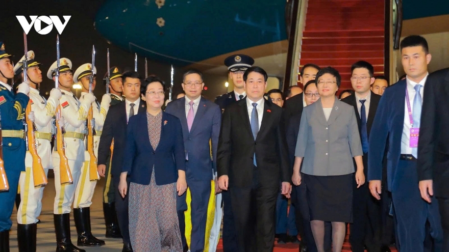 President Luong Cuong arrives in Beijing for V-Day anniversary